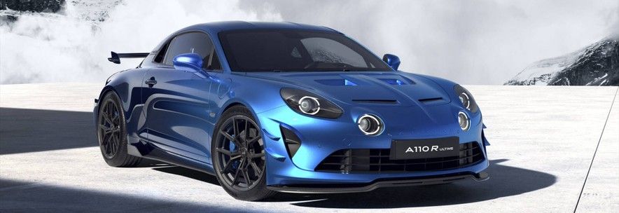 A110 R bleue, trois quarts avant, sur la neige